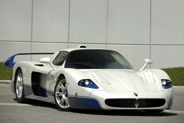 Photo of the car Maserati mc12 white blue