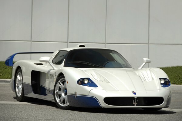 Foto dell auto Maserati mc12 bianco blu