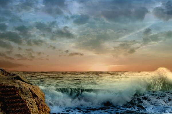 Tempête sur la mer, coucher de soleil