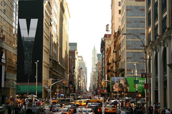 New Yorker Straßen mit Taxis und Wolkenkratzern
