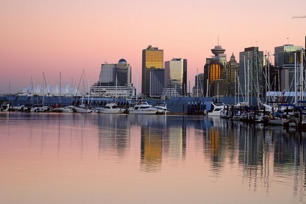 Un porto tranquillo a Vancouver (Canada)