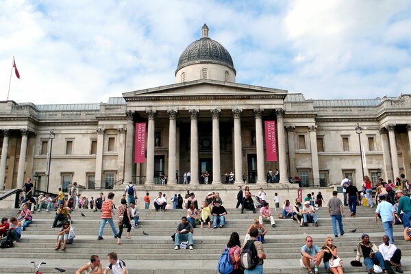 People on the steps of the London National Gallery