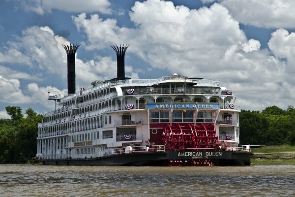 Le bateau à vapeur de la reine américaine a fait son premier départ