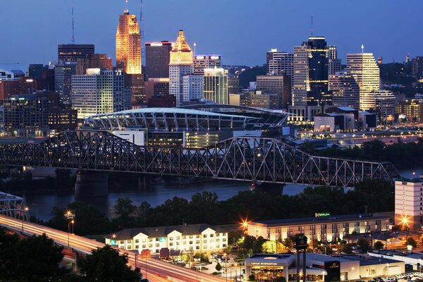 Cincinnati noche Kentucky desde las alturas