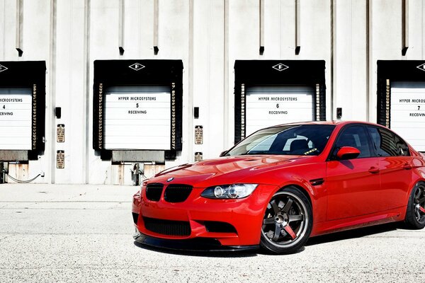 Coche deportivo rojo de BMW