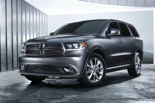 Grau Metallic Crossover Jeep Durango