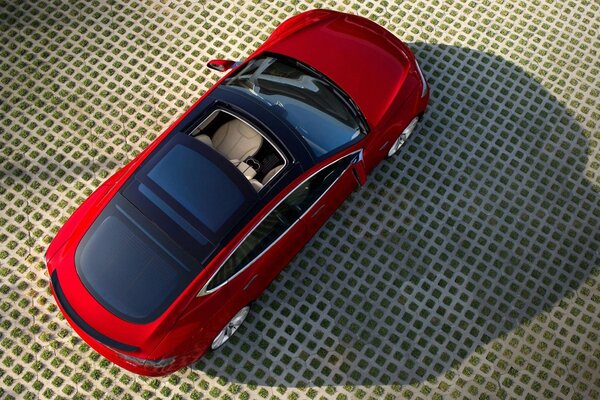 Zdjęcie czerwonego samochodu elektrycznego Tesla Model z