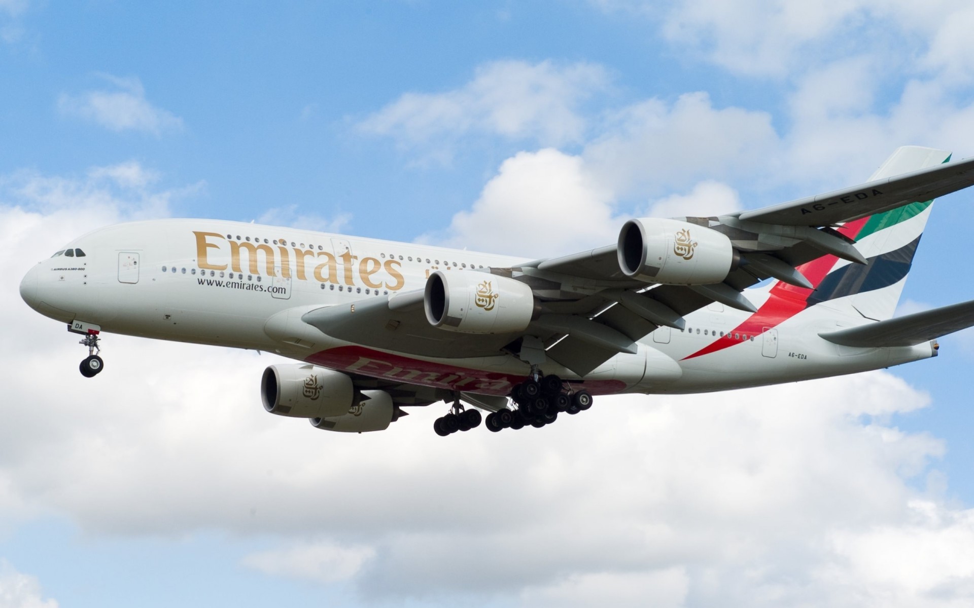 pasażerowie samolot airbus a380 fly emirate