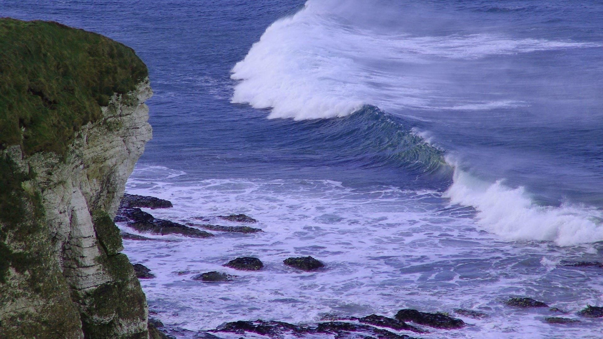 scogliera vento onde schiuma acqua mare tempesta roccia pietre natura