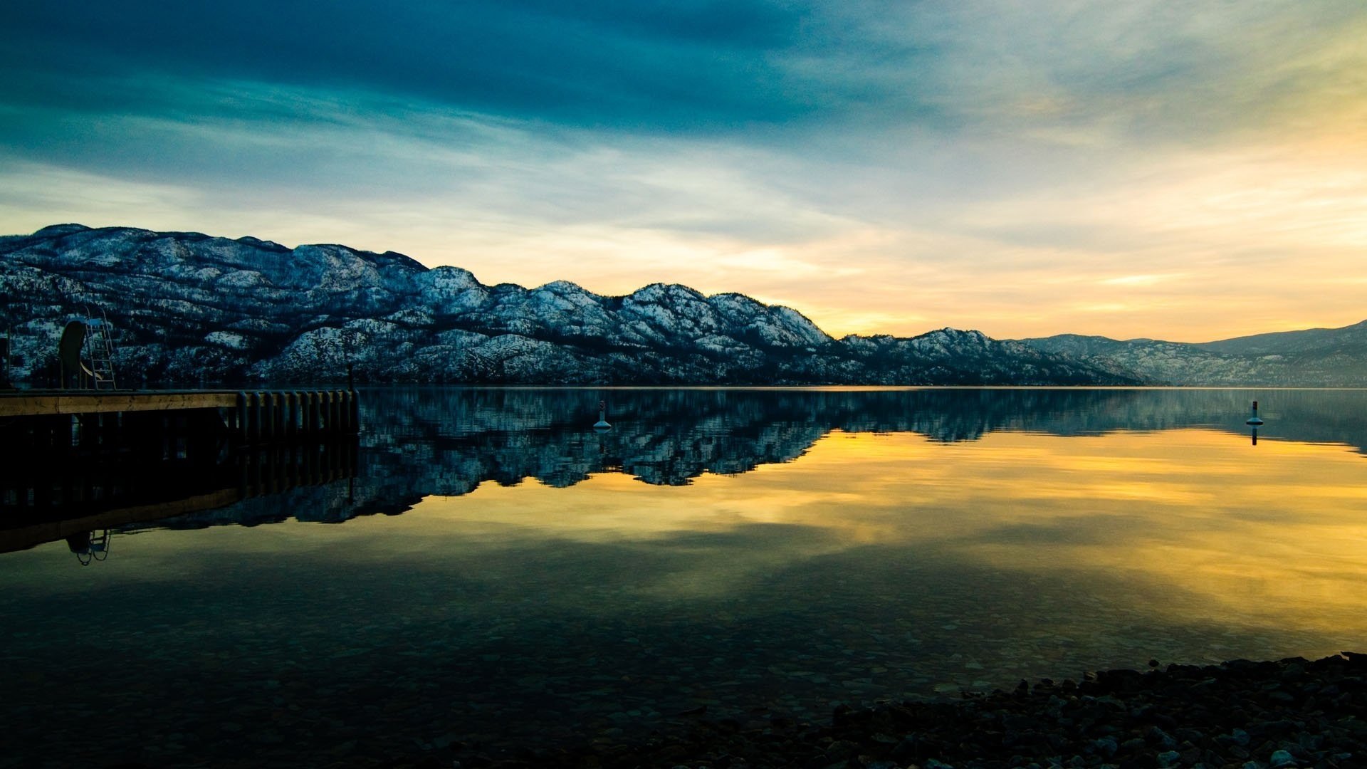 lago de montaña espejo de montañas luz agua cielo montañas reflexión naturaleza paisaje puesta de sol