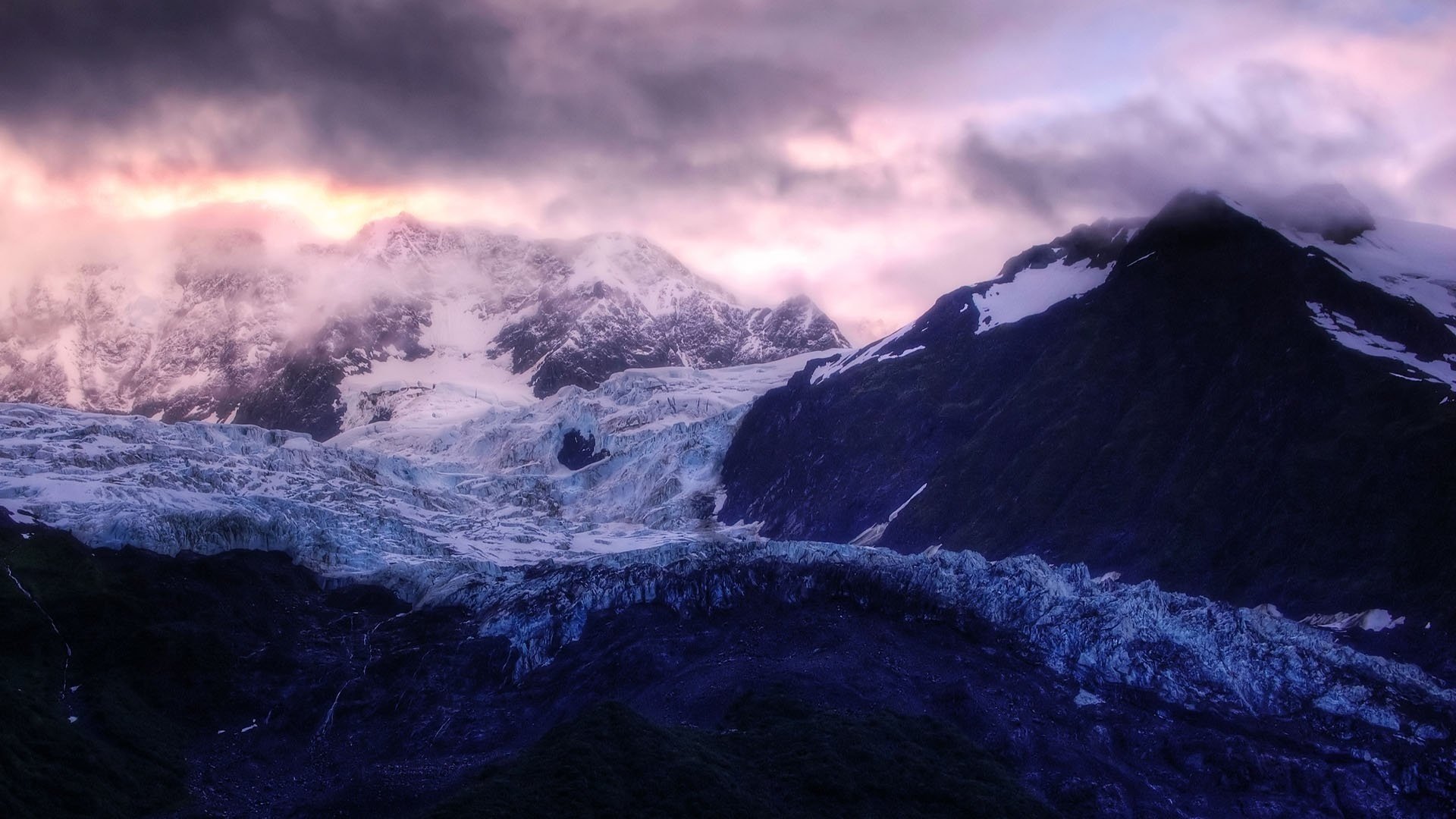 felsen schneebedeckte hügel graue wolken berge schnee