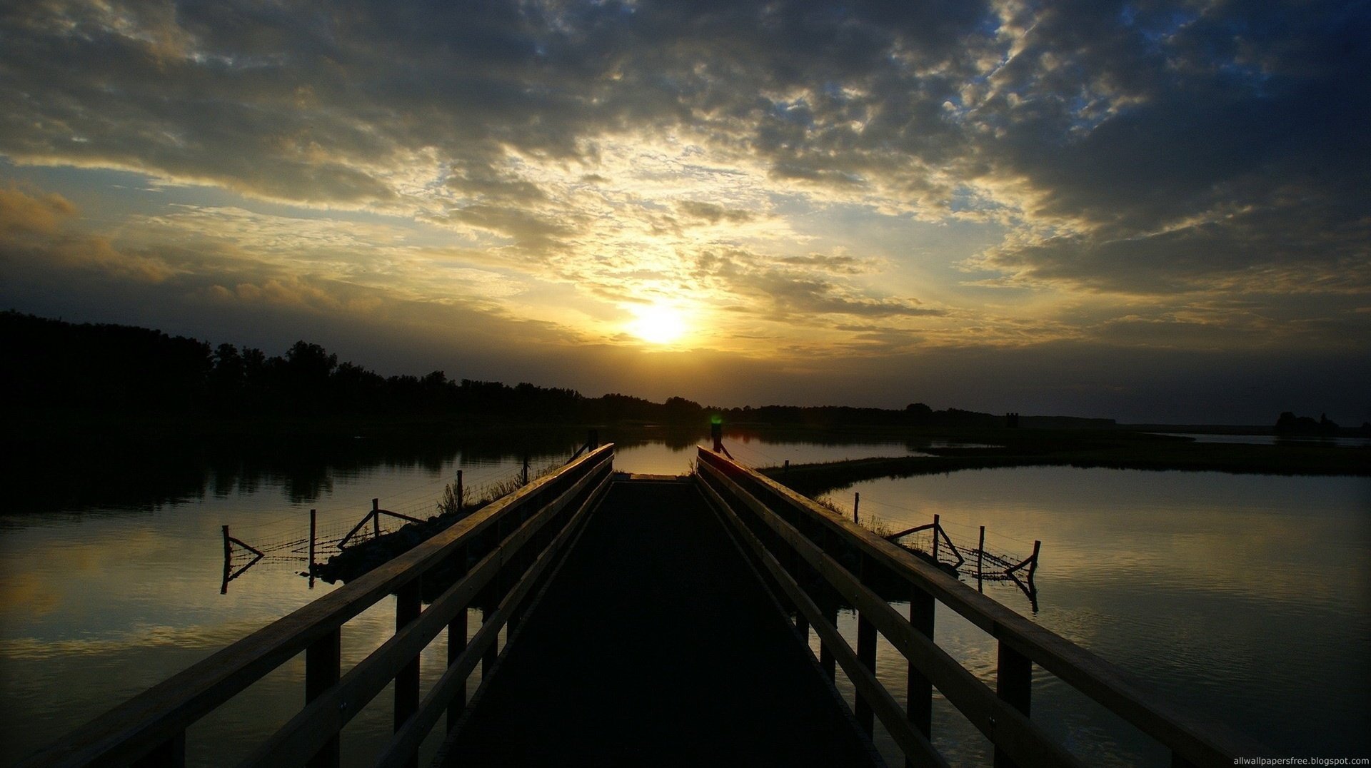 bellezza in fiore molo legno tramonto lago sera nuvole romanticismo molo