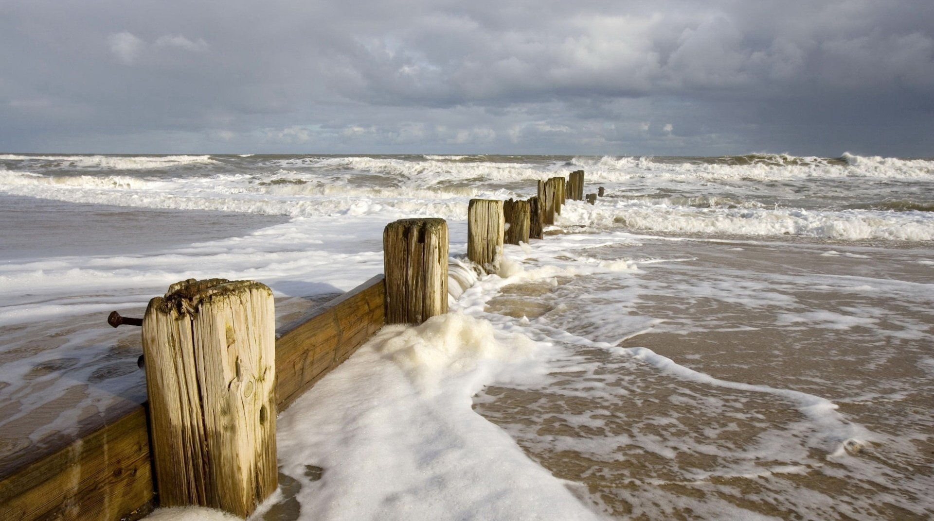 arena construcción de madera espuma olas invierno nieve agua surf tormenta horizonte nubes nublado