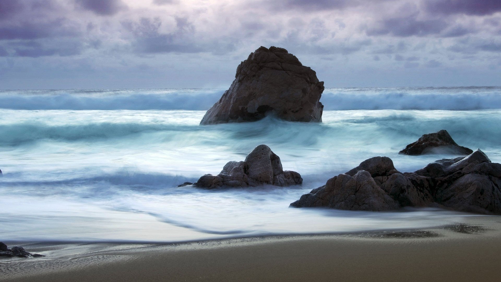 surf de mer grosses pierres brouillard eau vagues mer nuages ciel paysage surf rivage sable plage pierres