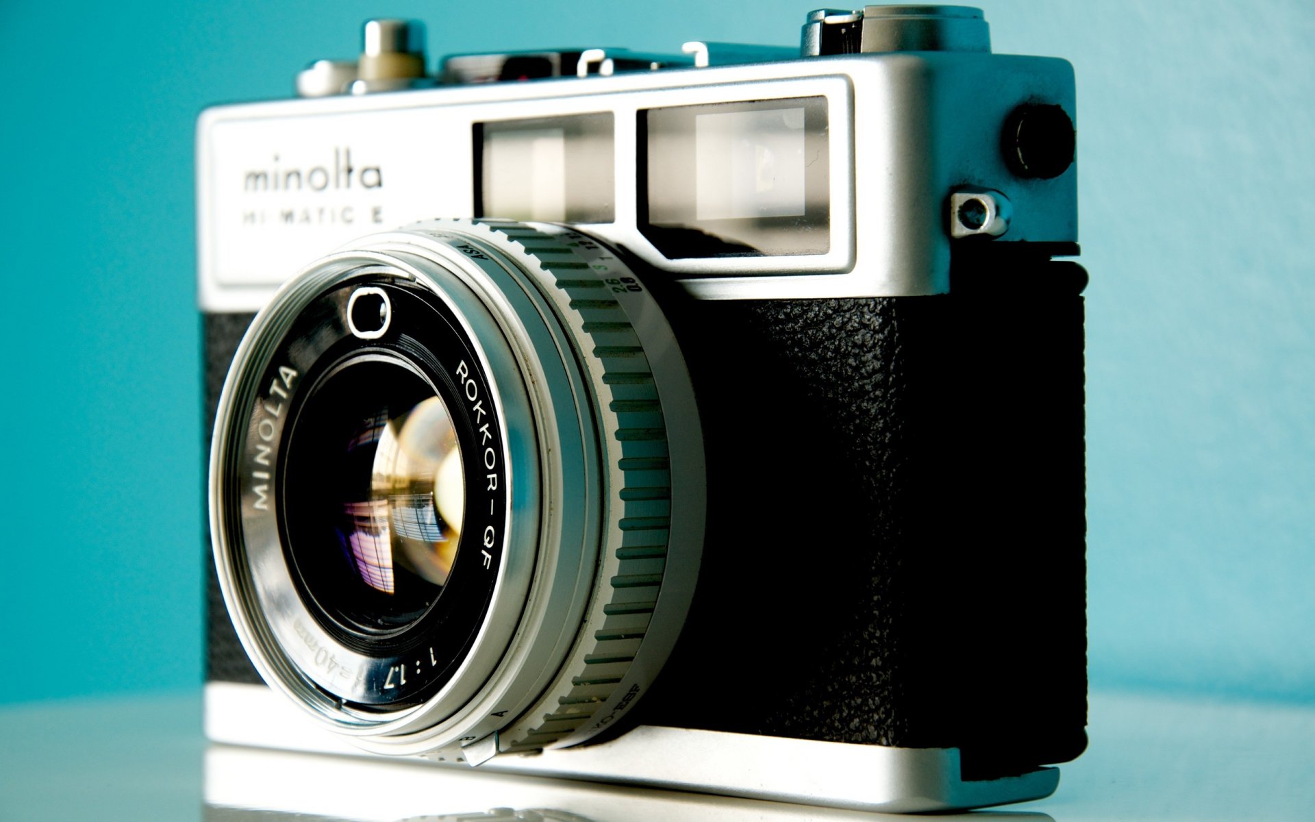 a camera minolta the old close up