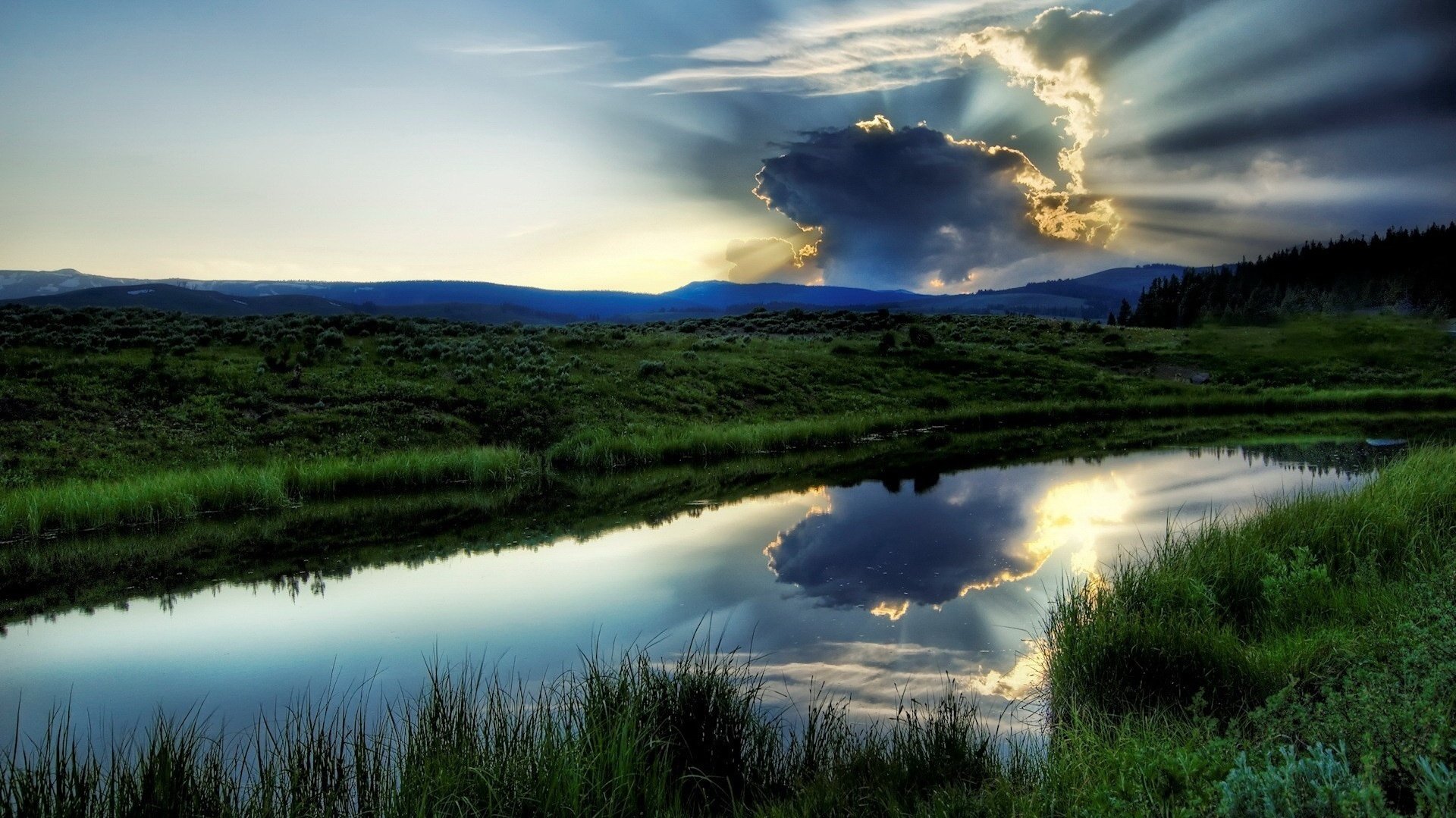 grüne weite kleiner see wolke fluss grün himmel wasser strahlen