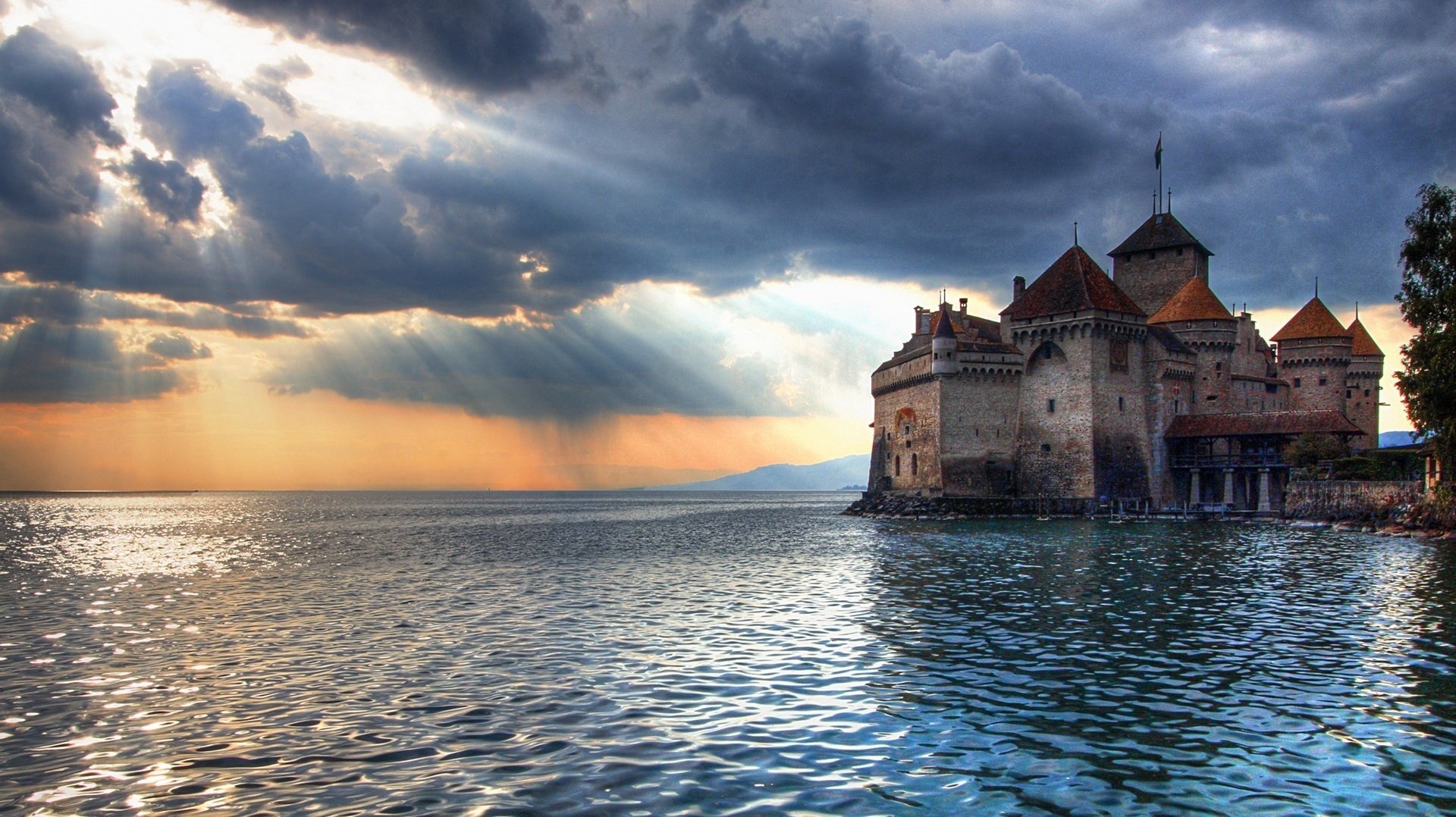 steinburg wasserflächen alte struktur sonnenuntergang wasser strahlen meer weite natur landschaft festung wolken horizont