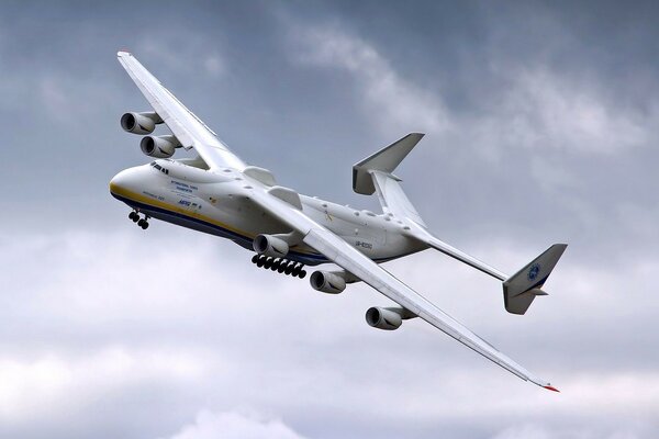 An exciting flight of the AN-225