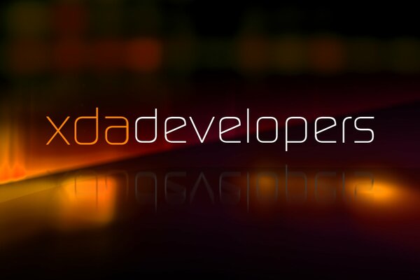 Screensaver di XDA developers sullo schermo