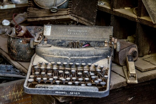 An abandoned old typewriter