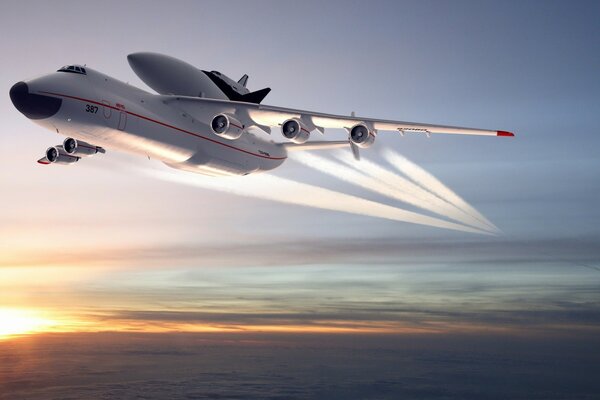 Серы самолет ан-225 летит в небе