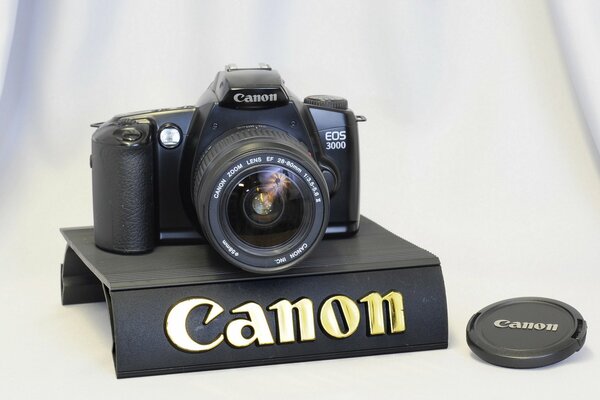 Canon camera with open lens