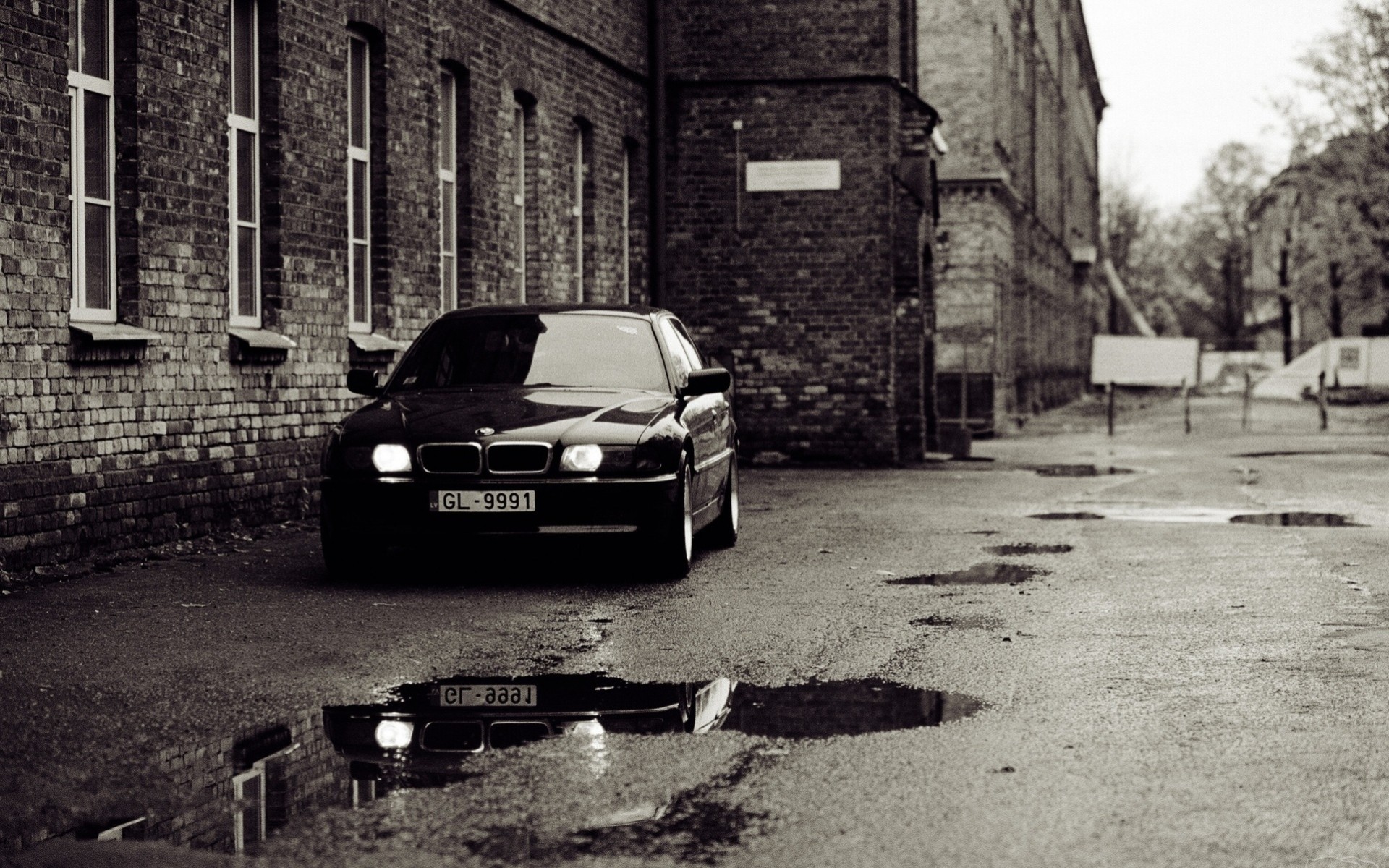 boomer night street bmw e38 house pools yard rain