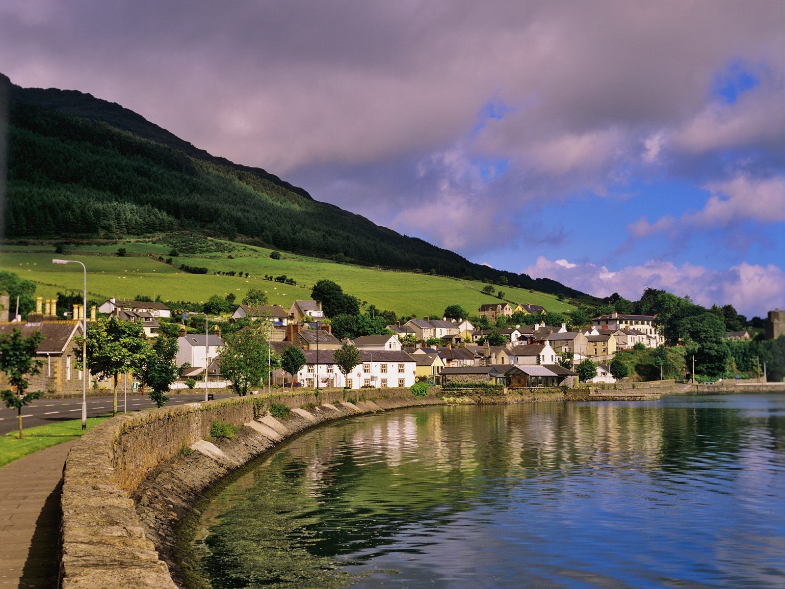 carlingford irland häuser berge