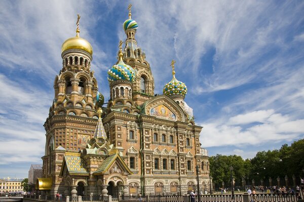 Le temple de Saint-Pétersbourg Sauvé sur le Sang