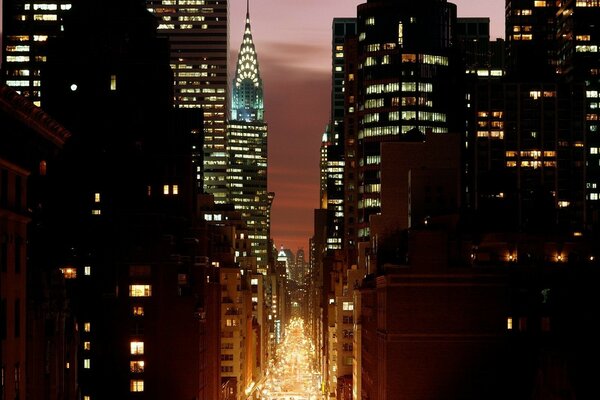 Luci brillanti per le strade di Manhattan