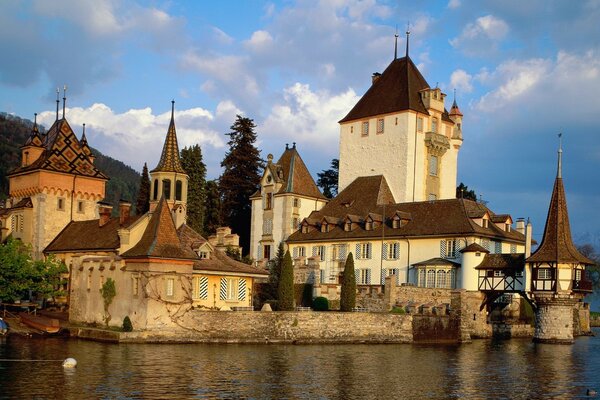 Pintura al óleo - castillo Oberhofen a orillas del lago Thun Suiza