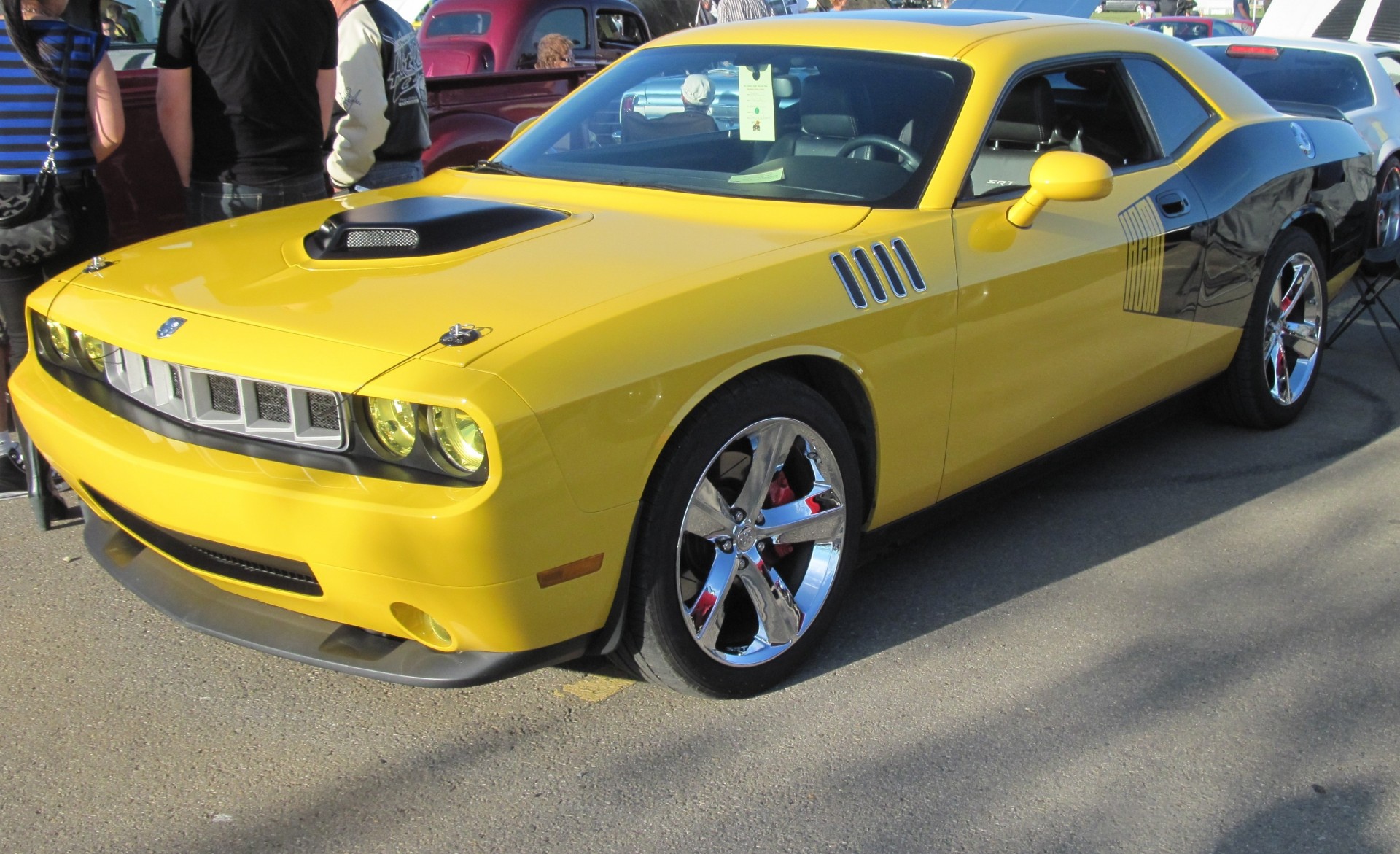 tyres photo yellow dodge light