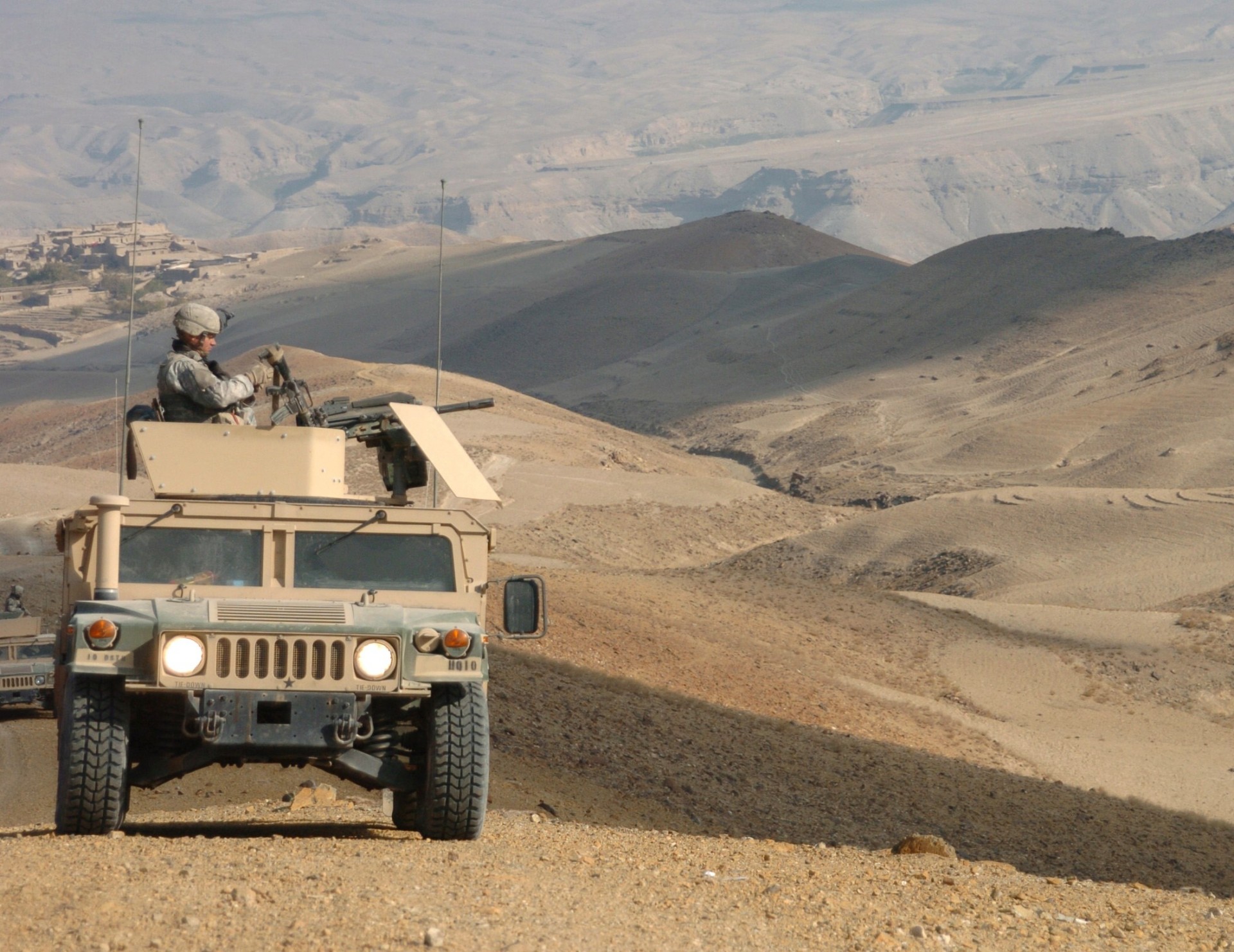 auto hummer militär sand