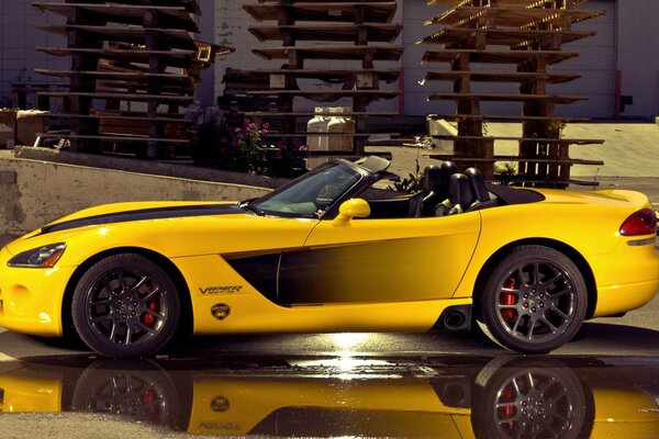 Coupé jaune convertible dodge viper