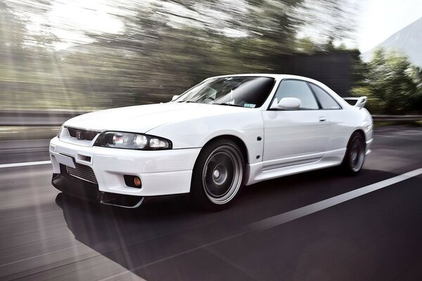 Coche de alta velocidad, blanco, Japón