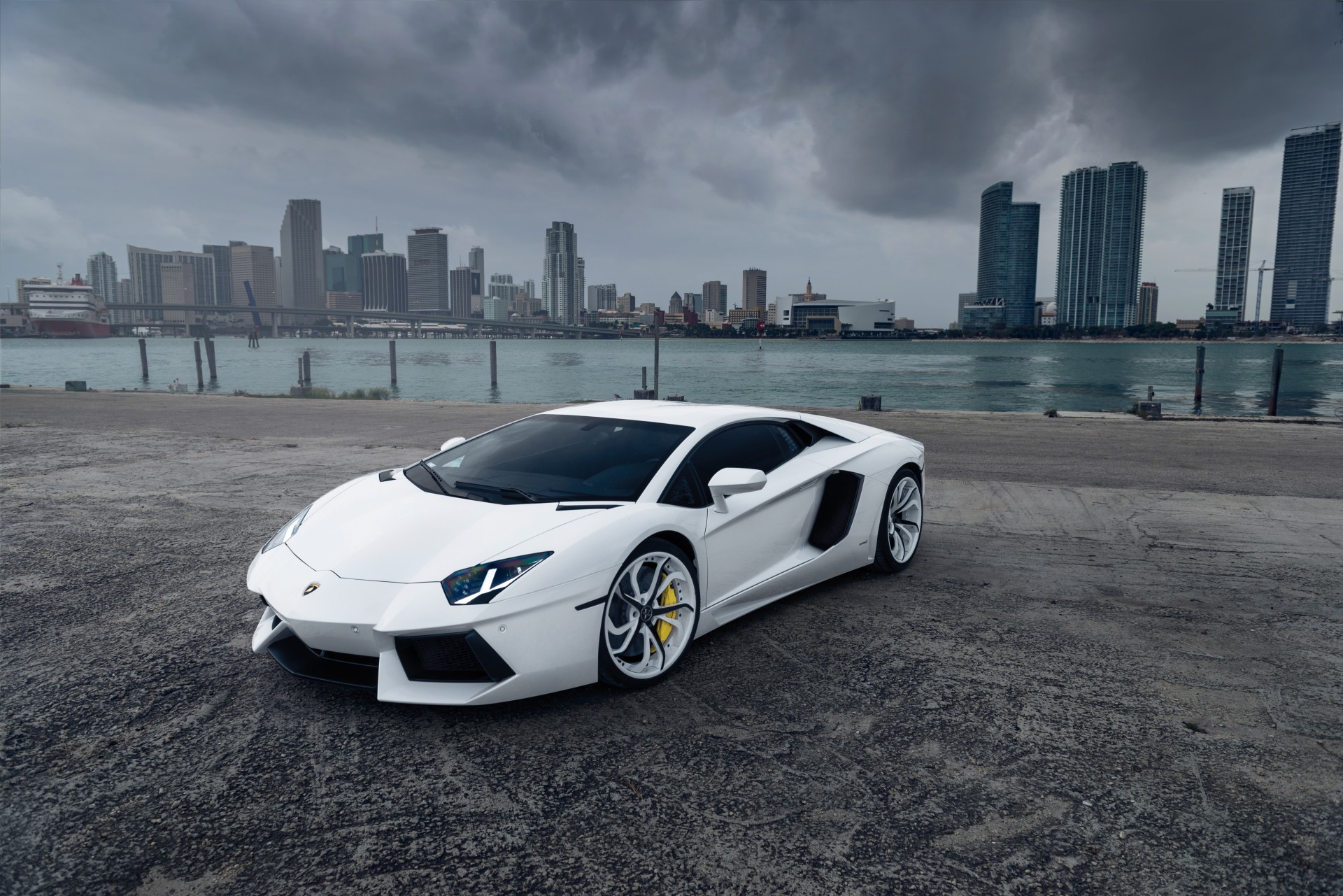 auto bianco lamborghini aventador