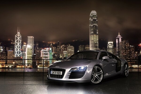 Audi negro en el fondo de la ciudad de la noche