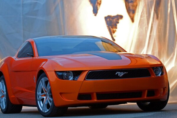 Яркий спортивный Ford Mustang купе