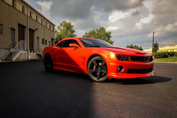 Chevrolet Camaro czerwony samochód sportowy amatorskie zdjęcia