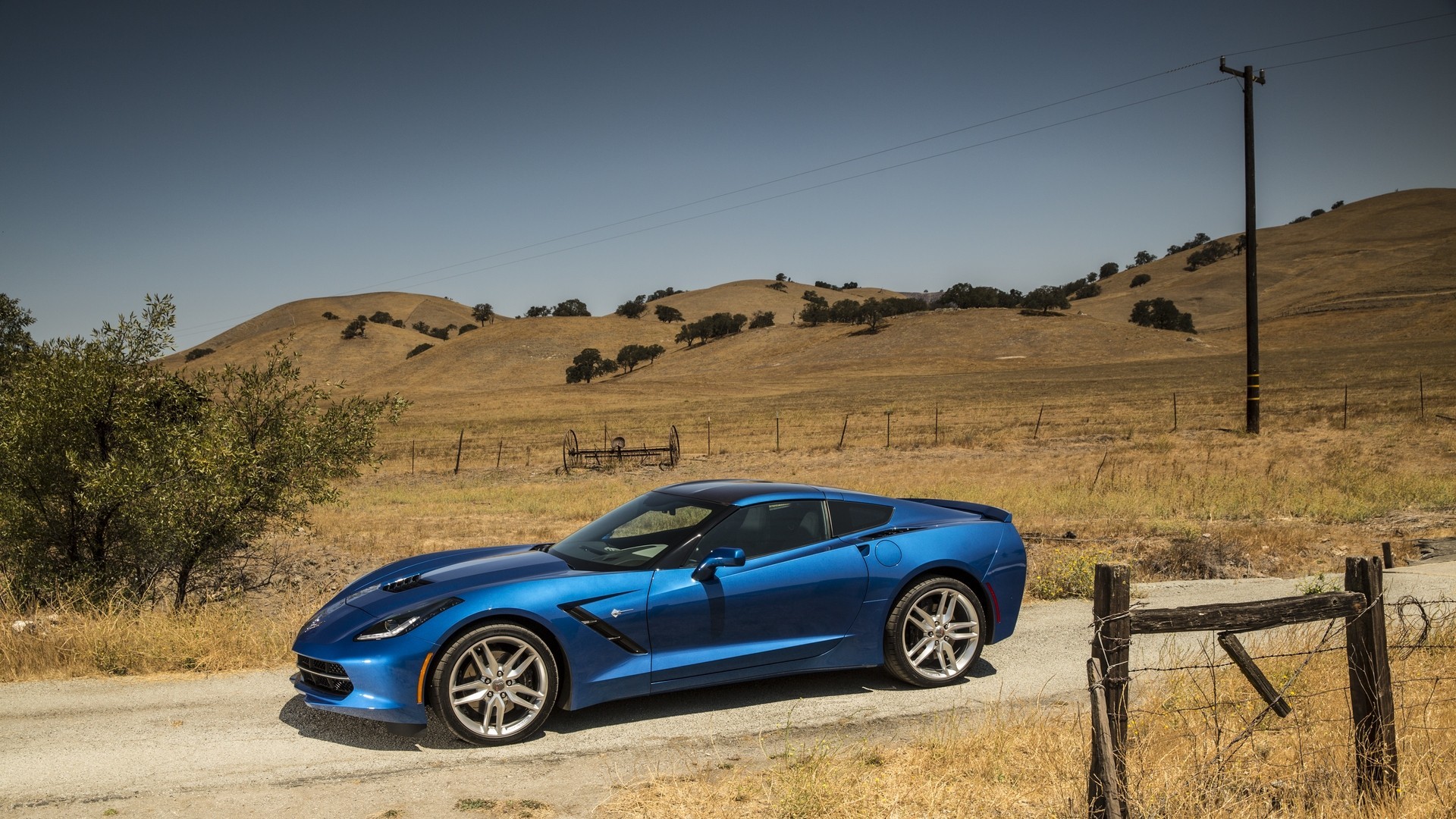 auto blau coupé gelände