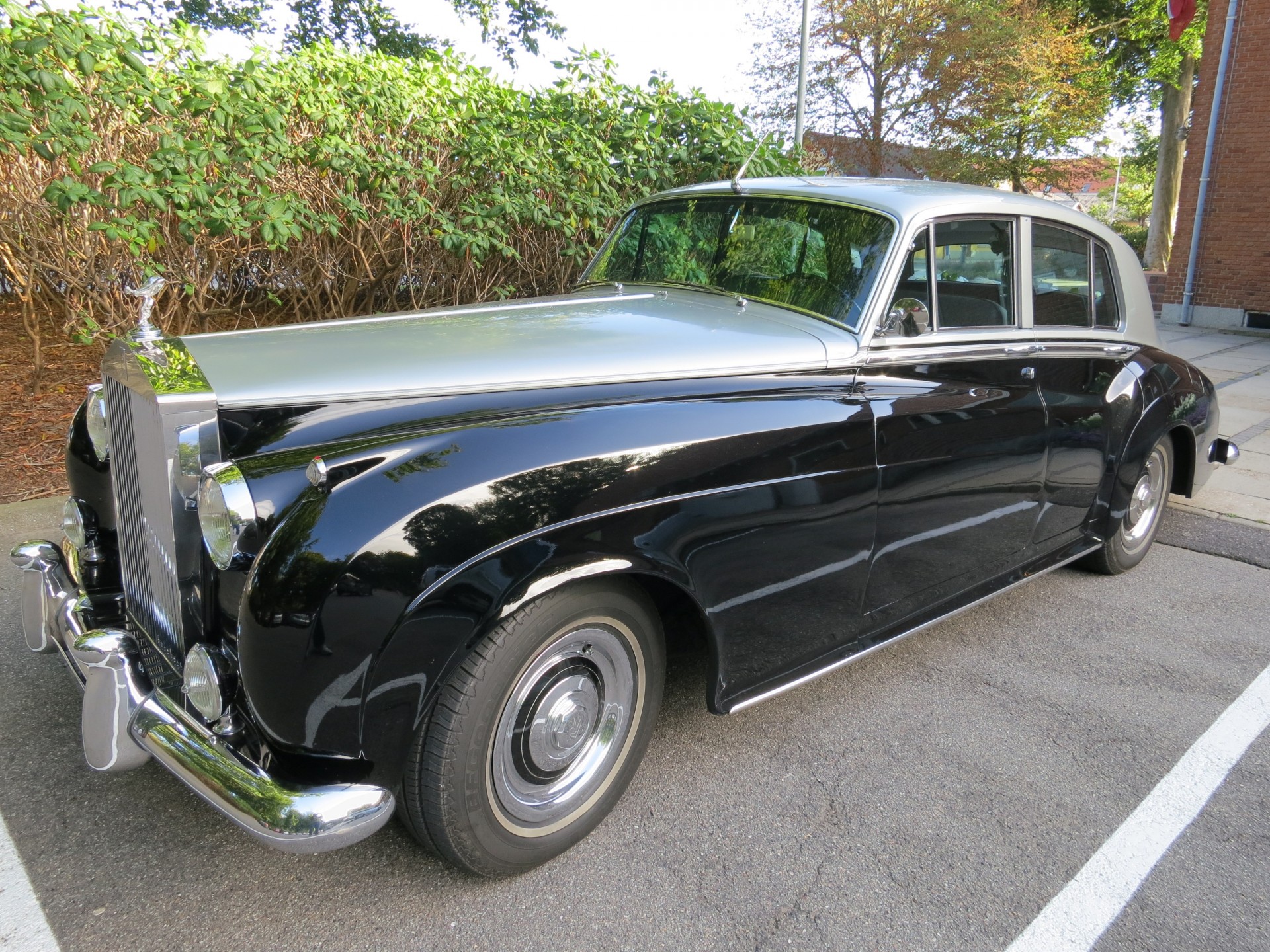 voiture grand noir