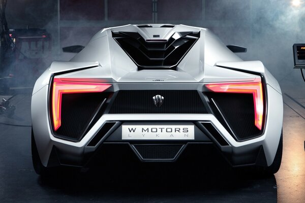 Samochód sportowy lykan hypersport