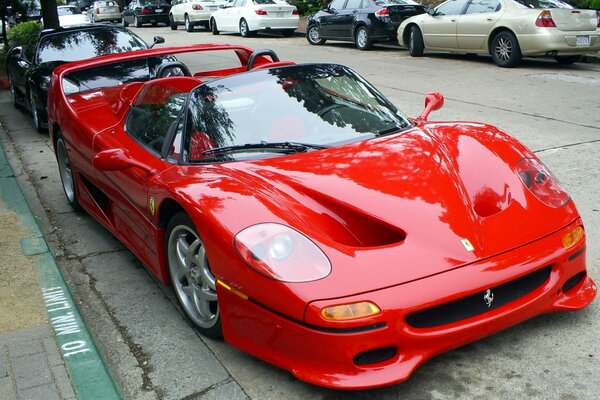 Elegante coche rojo caro