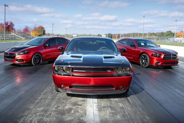 Mopar rojo y negro en la pista de hielo