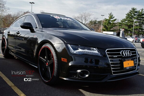 Super czarny samochód Audi