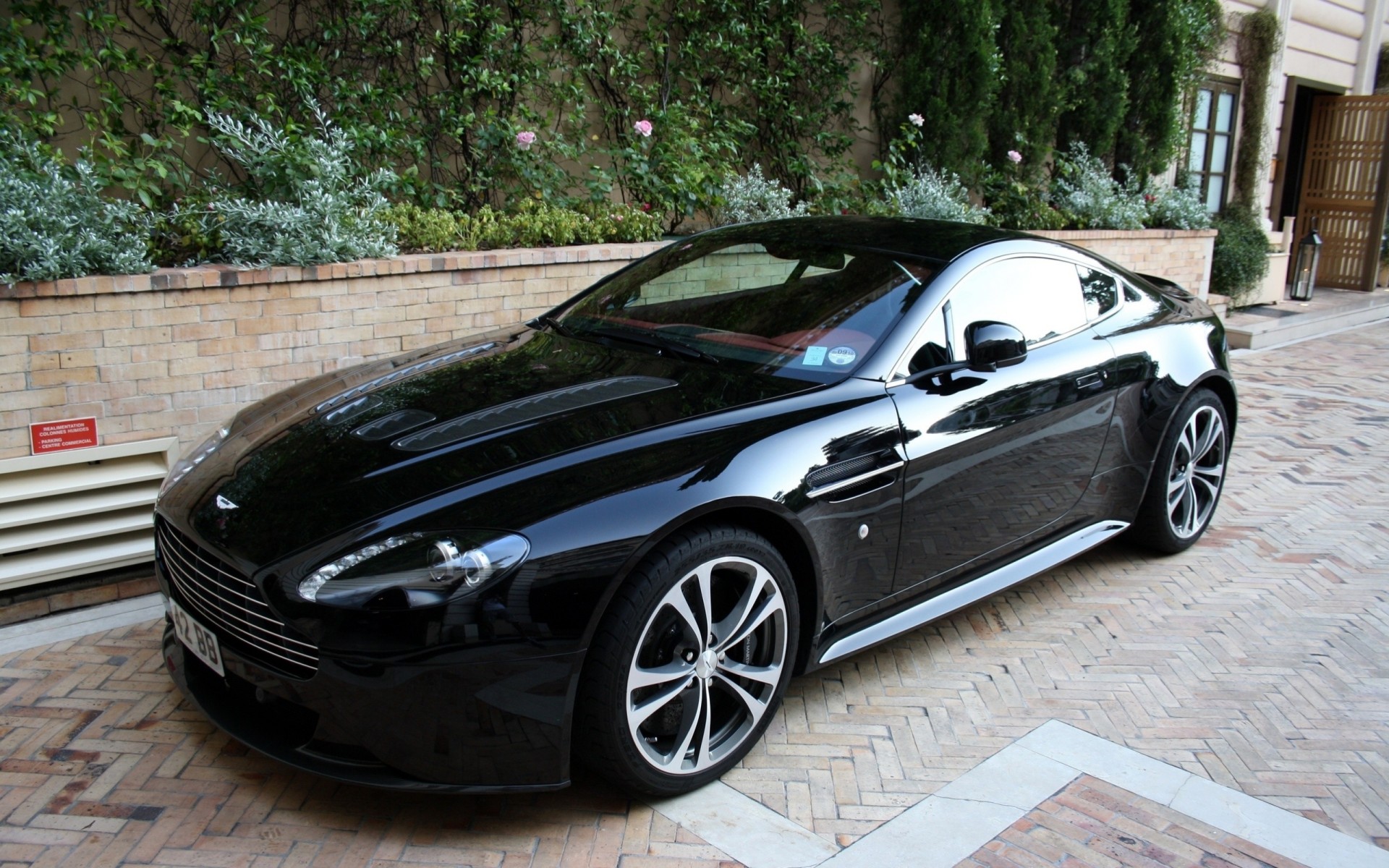 auto vantage aston martin v12