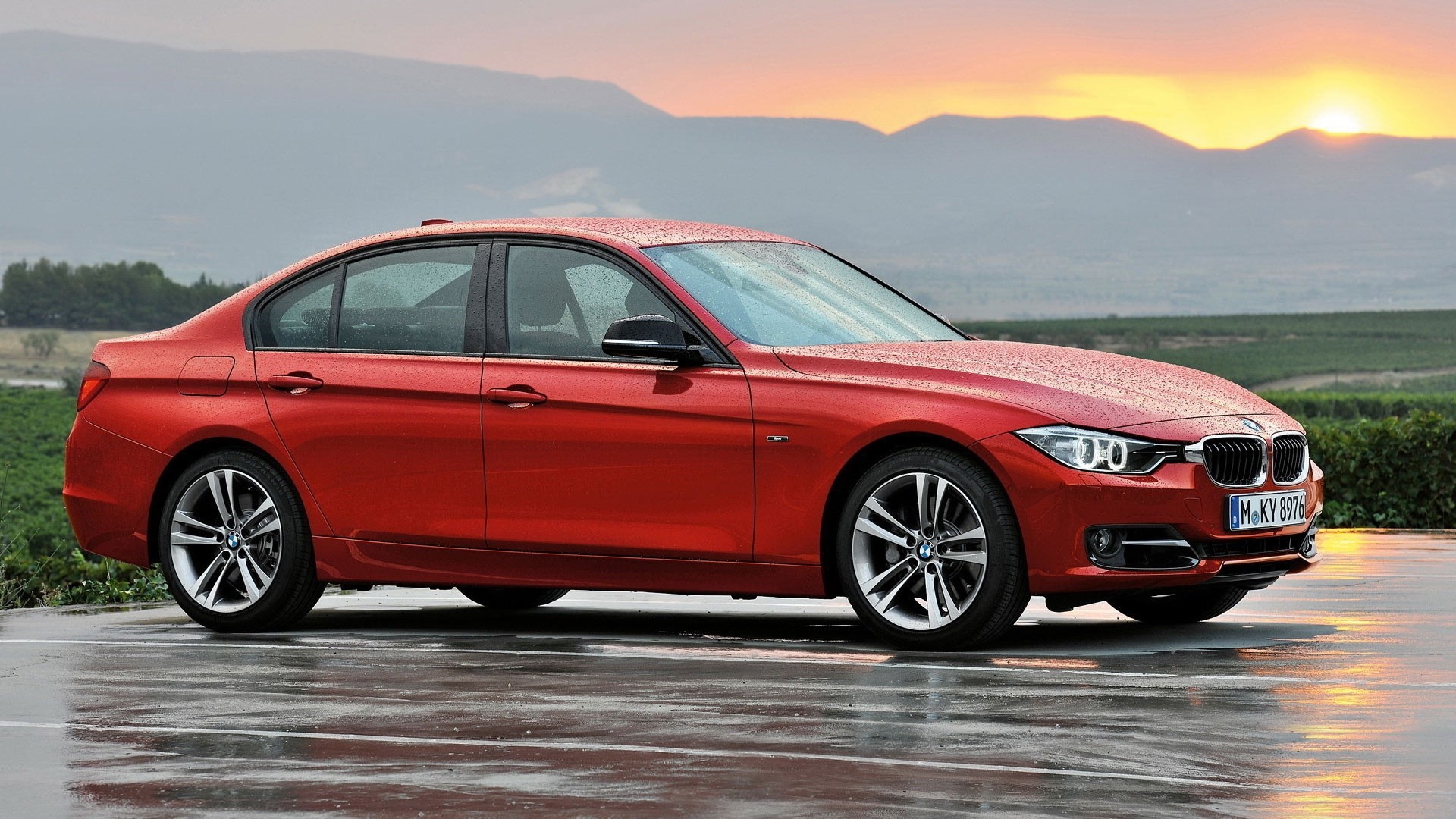 bmw sedán rojo