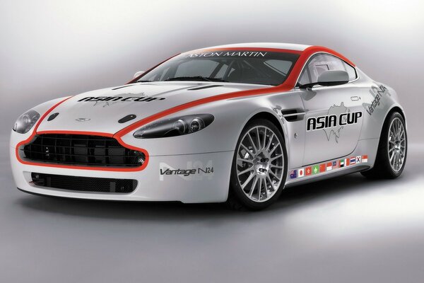 Voiture de sport Aston martin grise