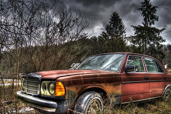 El coche retro es muy hermoso