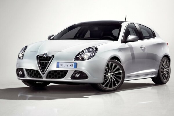 Brandneues silbernes Alfa Romeo